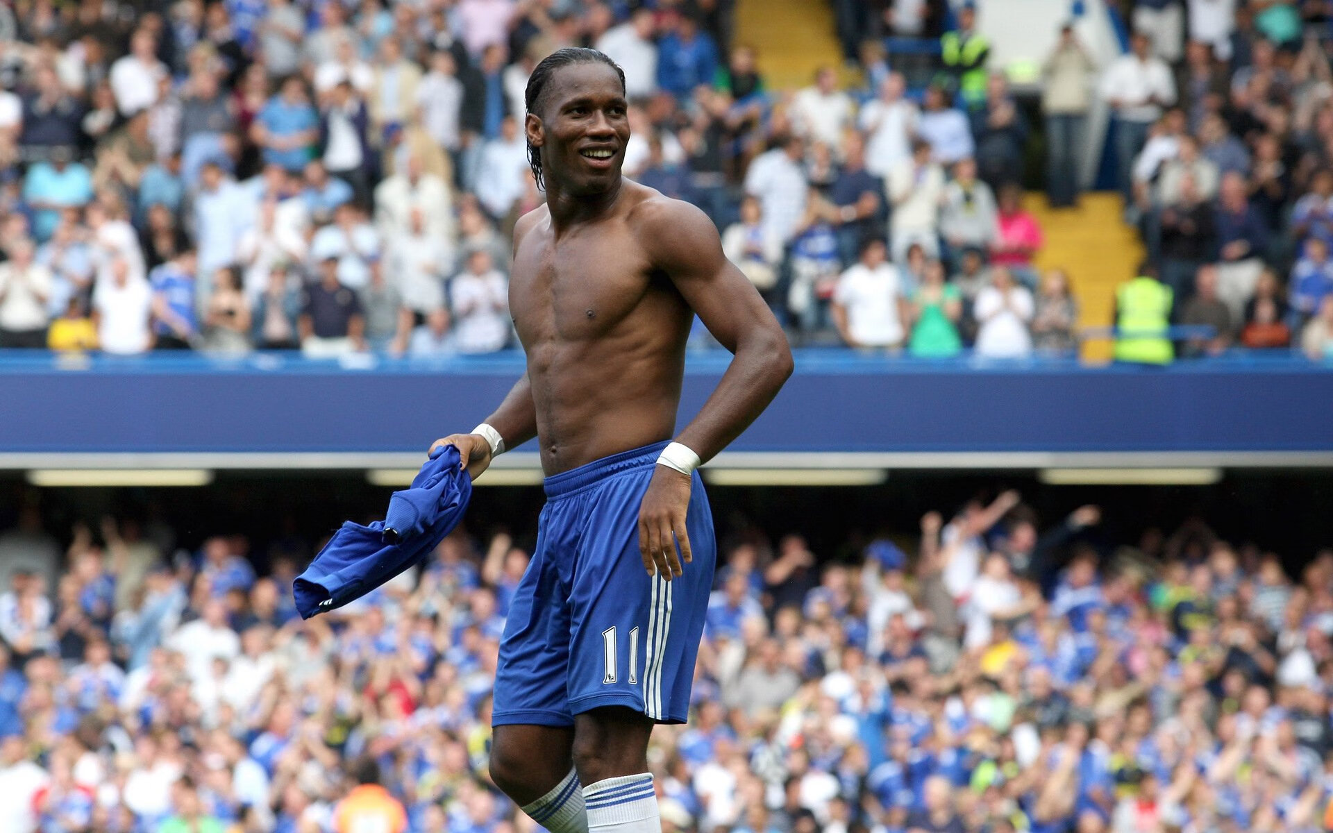 “武汉马拉松：新一代跑者力争突破，挑战极限”